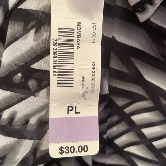 NWT Worthington Woman’s black and white abstract cap sleeve blouse size PL - Picture 4 of 8